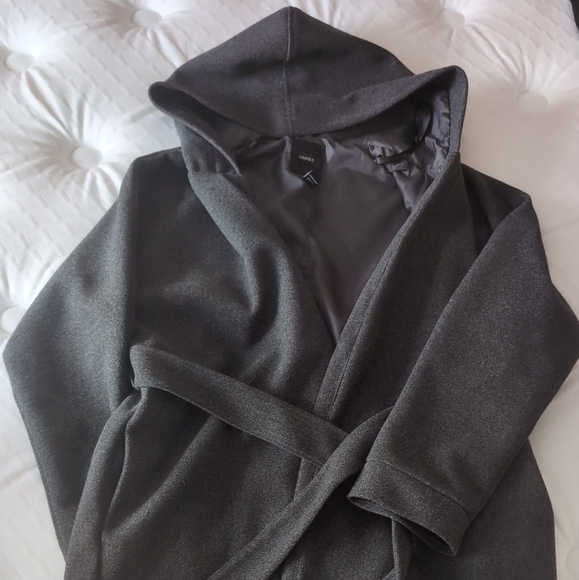 Elegant Gray Women's Coat - Picture 1 of 2